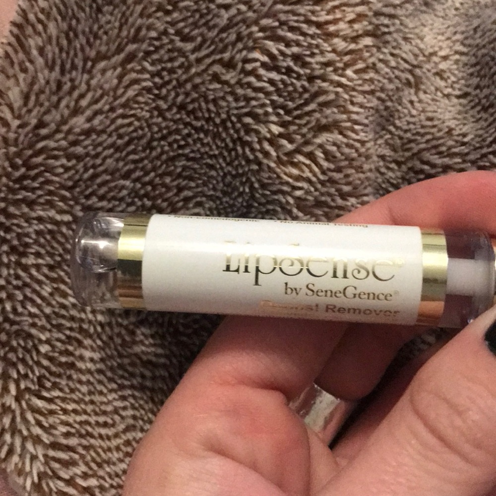 Lip Sense oops remover